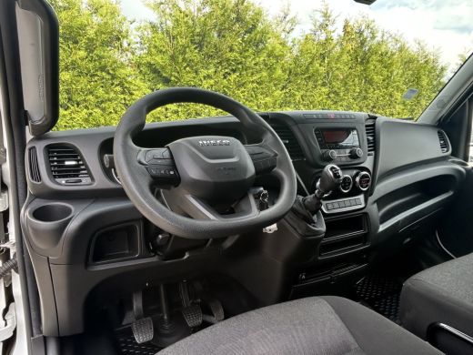 Iveco Daily 35S14V 2.3 140 PK E6 / L2H2 / 3.5T TREKHAAK / 68.554 KM !! / AIRCO / BLUETOOTH / 3-ZITS / TREKHAAK ActivLease financial lease