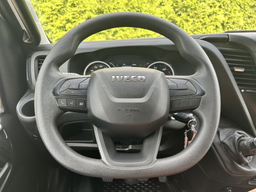 Iveco Daily 35S14V 2.3 140 PK E6 / L2H2 / 3.5T TREKHAAK / 68.554 KM !! / AIRCO / BLUETOOTH / 3-ZITS / TREKHAAK ActivLease financial lease