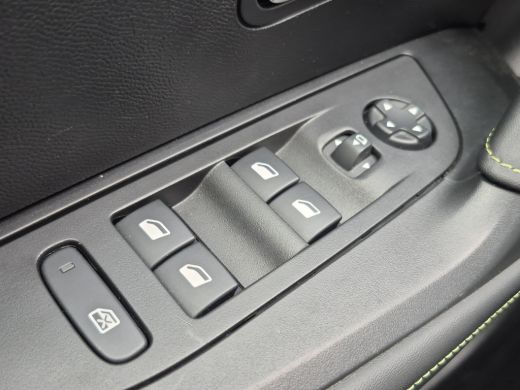 Peugeot 2008 1.2 Hybrid 136 GT | Achteruitrijcamera | Afwijkende dakkleur | DAB ontvanger ActivLease financial lease