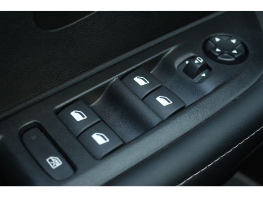 Peugeot 208 Hybrid 100 e-DCS6 Allure | Drive Assist | Camera | Adapt. Cruise | Carplay | Stoelverwarming | LE... ActivLease financial lease