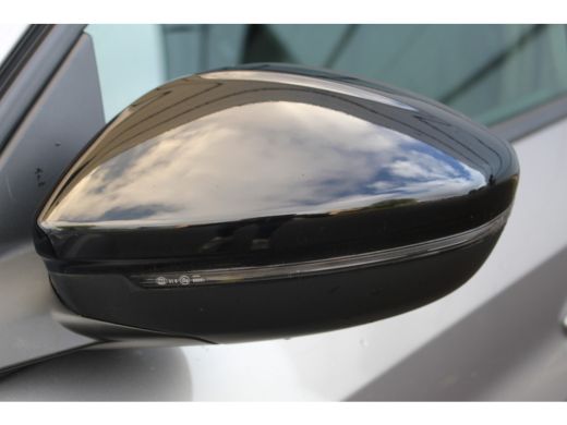 Peugeot 208 Hybrid 100 e-DCS6 Allure | Drive Assist | Camera | Adapt. Cruise | Carplay | Stoelverwarming | LE... ActivLease financial lease