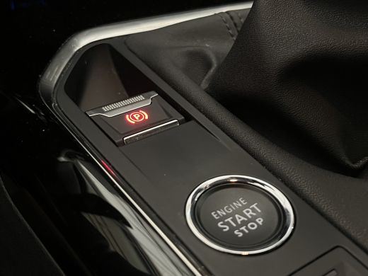 Peugeot 3008 1.2 PureTech Active Pack Camera | Afneembare Trekhaak | Climate Control | Stoelverwarming | Parke... ActivLease financial lease