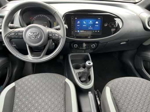 Toyota Aygo 1.0 VVT-i MT Pulse | Tarragon met zwart dak | Nieuw uit voorraad leverbaar | ActivLease financial lease
