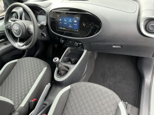 Toyota Aygo 1.0 VVT-i MT Pulse | Tarragon met zwart dak | Nieuw uit voorraad leverbaar | ActivLease financial lease