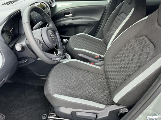 Toyota Aygo 1.0 VVT-i MT Pulse | Tarragon met zwart dak | Nieuw uit voorraad leverbaar | ActivLease financial lease