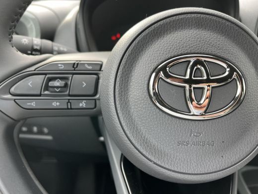 Toyota Aygo 1.0 VVT-i MT Pulse | Tarragon met zwart dak | Nieuw uit voorraad leverbaar | ActivLease financial lease