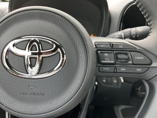 Toyota Aygo 1.0 VVT-i MT Pulse | Tarragon met zwart dak | Nieuw uit voorraad leverbaar | ActivLease financial lease