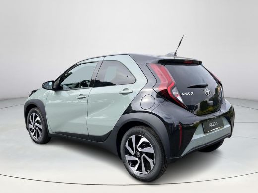 Toyota Aygo 1.0 VVT-i MT Pulse | Tarragon met zwart dak | Nieuw uit voorraad leverbaar | ActivLease financial lease