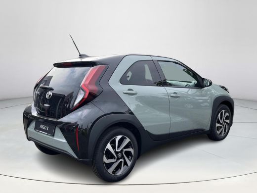 Toyota Aygo 1.0 VVT-i MT Pulse | Tarragon met zwart dak | Nieuw uit voorraad leverbaar | ActivLease financial lease