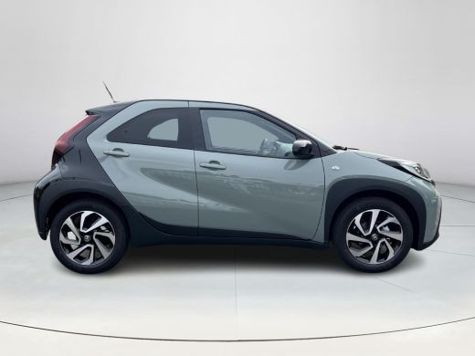 Toyota Aygo 1.0 VVT-i MT Pulse | Tarragon met zwart dak | Nieuw uit voorraad leverbaar | ActivLease financial lease