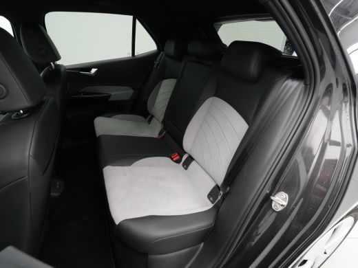 Volkswagen ID.3 Pro Edition 58 kWh Navigatie Pdc Acc Stoelverwarming 40 ActivLease financial lease