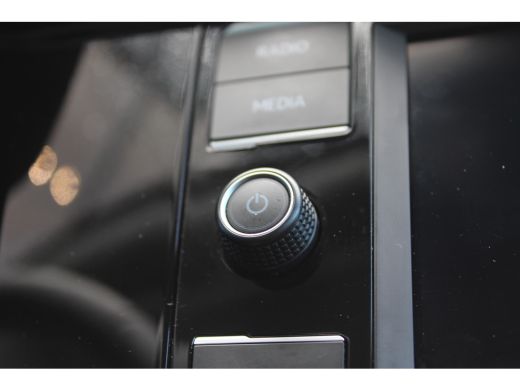 Volkswagen Taigo 1.0 TSI Life | Achterbank in delen neerklapbaar | Airco | Armsteun voor ActivLease financial lease