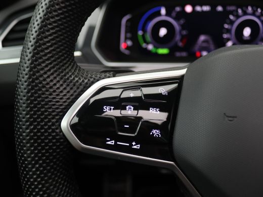 Volkswagen Tiguan 1.4 TSI eHybrid R-Line Business 245PK DSG Panorama Dak, Trekhaak, Achterruitrijamera, Elektr. Ach... ActivLease financial lease