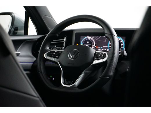 Volkswagen Tiguan R-line 1.5 eHybrid 272 pk 6-DSG | Panoramadak | Wegklapbare trekhaak | Dodehoek | ActivLease financial lease