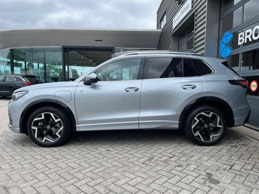 Volkswagen Tiguan R-line 1.5 TSI 272 pk eHybrid 6-DSG | Panoramadak | Wegklapbare trekhaak | Dodehoek | ActivLease financial lease