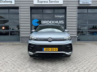 Volkswagen Tiguan R-line 1.5 TSI 272 pk eHybrid 6-DSG | Panoramadak | Wegklapbare trekhaak | Dodehoek |