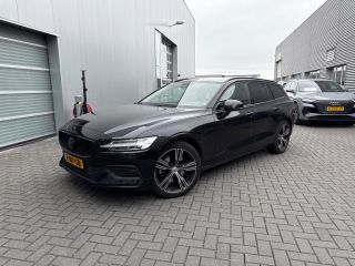 Volvo  V60 B3 Essential Edition | Trekhaak | Adaptive Cruiscontrol | PDC V+A+Camera | Stoel + Stuurverwarmin...
