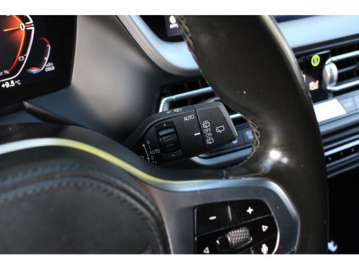 BMW 1 Serie 118i M-SPORT | NL-AUTO! | 1 EIGENAAR! | DEALER OH! | LEDER | STOELVERARMING | 19" LMV | NAVI | CL... ActivLease financial lease