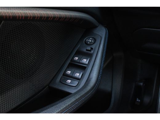 BMW 1 Serie 118i M-SPORT | NL-AUTO! | 1 EIGENAAR! | DEALER OH! | LEDER | STOELVERARMING | 19" LMV | NAVI | CL... ActivLease financial lease