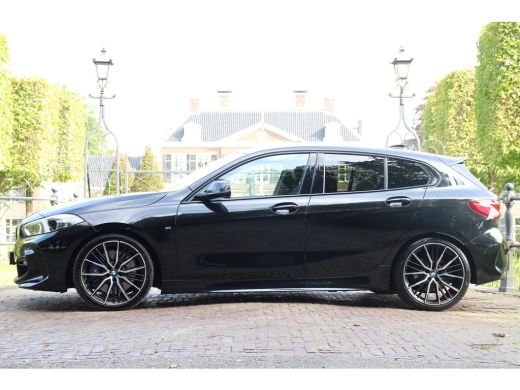 BMW 1 Serie 118i M-SPORT | NL-AUTO! | 1 EIGENAAR! | DEALER OH! | LEDER | STOELVERARMING | 19" LMV | NAVI | CL... ActivLease financial lease