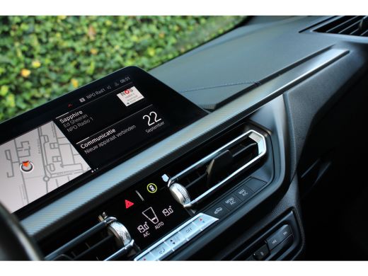 BMW 1 Serie 118i M-SPORT | NL-AUTO! | 1 EIGENAAR! | DEALER OH! | LEDER | STOELVERARMING | 19" LMV | NAVI | CL... ActivLease financial lease