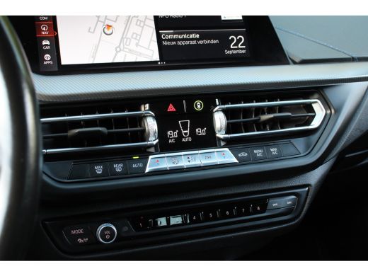 BMW 1 Serie 118i M-SPORT | NL-AUTO! | 1 EIGENAAR! | DEALER OH! | LEDER | STOELVERARMING | 19" LMV | NAVI | CL... ActivLease financial lease