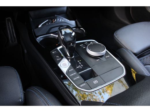 BMW 1 Serie 118i M-SPORT | NL-AUTO! | 1 EIGENAAR! | DEALER OH! | LEDER | STOELVERARMING | 19" LMV | NAVI | CL... ActivLease financial lease