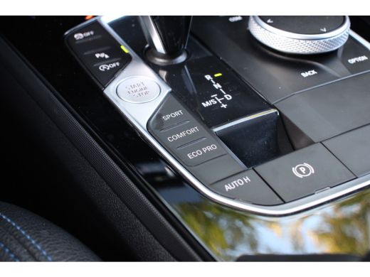 BMW 1 Serie 118i M-SPORT | NL-AUTO! | 1 EIGENAAR! | DEALER OH! | LEDER | STOELVERARMING | 19" LMV | NAVI | CL... ActivLease financial lease