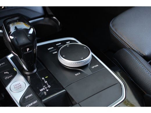 BMW 1 Serie 118i M-SPORT | NL-AUTO! | 1 EIGENAAR! | DEALER OH! | LEDER | STOELVERARMING | 19" LMV | NAVI | CL... ActivLease financial lease