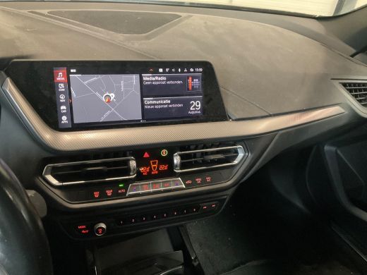 BMW 1 Serie 118i M-SPORT | NL-AUTO! | 1 EIGENAAR! | DEALER OH! | LEDER | STOELVERARMING | 19" LMV | NAVI | CL... ActivLease financial lease