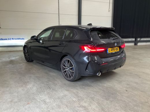 BMW 1 Serie 118i M-SPORT | NL-AUTO! | 1 EIGENAAR! | DEALER OH! | LEDER | STOELVERARMING | 19" LMV | NAVI | CL... ActivLease financial lease