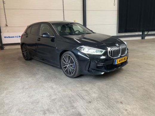 BMW 1 Serie 118i M-SPORT | NL-AUTO! | 1 EIGENAAR! | DEALER OH! | LEDER | STOELVERARMING | 19" LMV | NAVI | CL... ActivLease financial lease