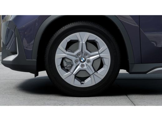 BMW iX1 eDrive20 / Trekhaak / Achteruitrijcamera / Comfort Access / Adaptieve LED / Stoelverwarming ActivLease financial lease