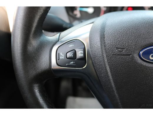 Ford Transit Courier 1.5 TDCI 100pk Limited Airco Navigatie Camera ActivLease financial lease
