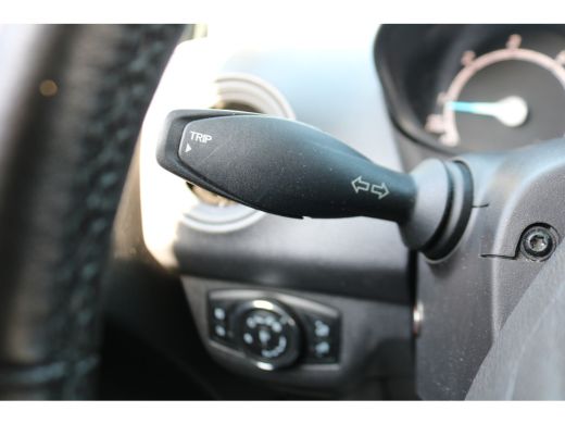 Ford Transit Courier 1.5 TDCI 100pk Limited Airco Navigatie Camera ActivLease financial lease