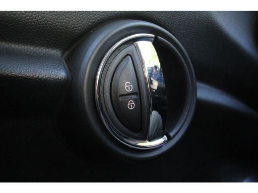 Mini One 1.5 ONE SALT | NL-AUTO! | CRUISE | AIRCO | DEALER OH! | LMV | BLUETOOTH ActivLease financial lease