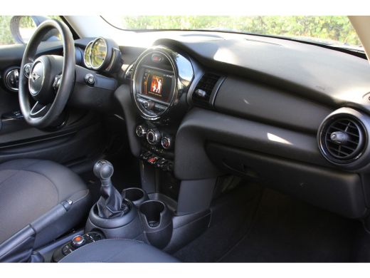 Mini One 1.5 ONE SALT | NL-AUTO! | CRUISE | AIRCO | DEALER OH! | LMV | BLUETOOTH ActivLease financial lease