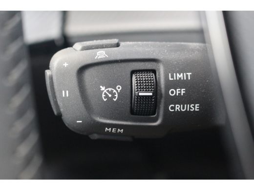 Peugeot 2008 1.2 Hybrid 136 Allure | 360 Camera | Keyless | Drive Assist | Climate | DAB | LMV 17" | Navi | Ca... ActivLease financial lease