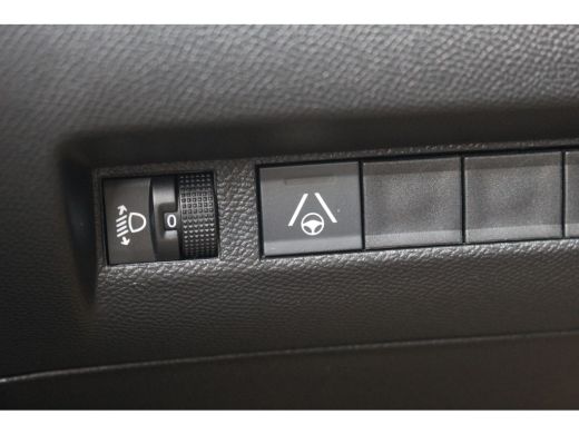 Peugeot 2008 1.2 Hybrid 136 Allure | 360 Camera | Keyless | Drive Assist | Climate | DAB | LMV 17" | Navi | Ca... ActivLease financial lease