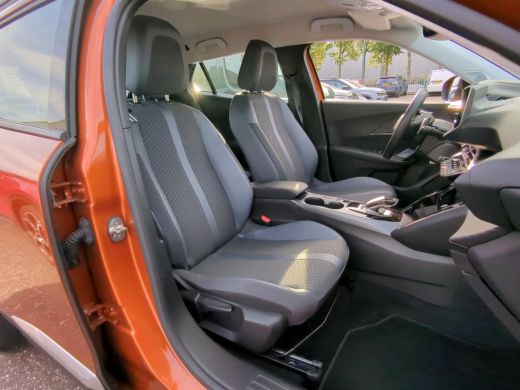 Peugeot 2008 1.2 PureTech Allure | Automaat | Navigatie | Camera | Trekhaak | 3D Instrumentenpaneel | Apple ca... ActivLease financial lease
