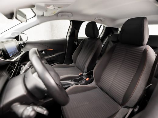 Peugeot 208 1.2 PureTech Sport (APPLE CARPLAY, GROOT NAVI, 360 CAMERA, GETINT GLAS, LM VELGEN, SPORTSTOELEN, ... ActivLease financial lease