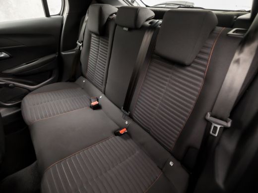 Peugeot 208 1.2 PureTech Sport (APPLE CARPLAY, GROOT NAVI, 360 CAMERA, GETINT GLAS, LM VELGEN, SPORTSTOELEN, ... ActivLease financial lease