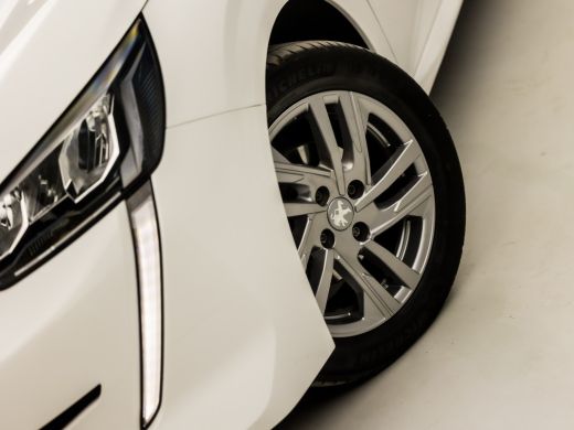 Peugeot 208 1.2 PureTech Sport (APPLE CARPLAY, GROOT NAVI, 360 CAMERA, GETINT GLAS, LM VELGEN, SPORTSTOELEN, ... ActivLease financial lease
