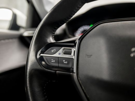 Peugeot 208 1.2 PureTech Sport (APPLE CARPLAY, GROOT NAVI, 360 CAMERA, GETINT GLAS, LM VELGEN, SPORTSTOELEN, ... ActivLease financial lease