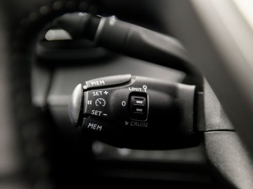 Peugeot 208 1.2 PureTech Sport (APPLE CARPLAY, GROOT NAVI, 360 CAMERA, GETINT GLAS, LM VELGEN, SPORTSTOELEN, ... ActivLease financial lease