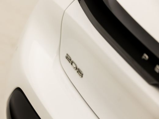 Peugeot 208 1.2 PureTech Sport (APPLE CARPLAY, GROOT NAVI, 360 CAMERA, GETINT GLAS, LM VELGEN, SPORTSTOELEN, ... ActivLease financial lease