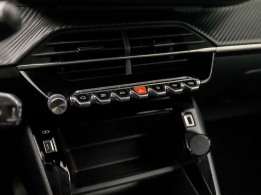 Peugeot 208 1.2 PureTech Sport (APPLE CARPLAY, GROOT NAVI, 360 CAMERA, GETINT GLAS, LM VELGEN, SPORTSTOELEN, ... ActivLease financial lease