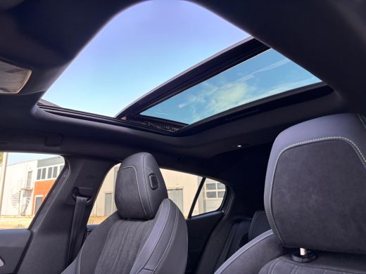 Peugeot 408 1.6 HYbrid GT 180PK Automaat | Glazen Schuif/Kantel-dak | Camera V + A | 20" Licht Metaal | Apple... ActivLease financial lease