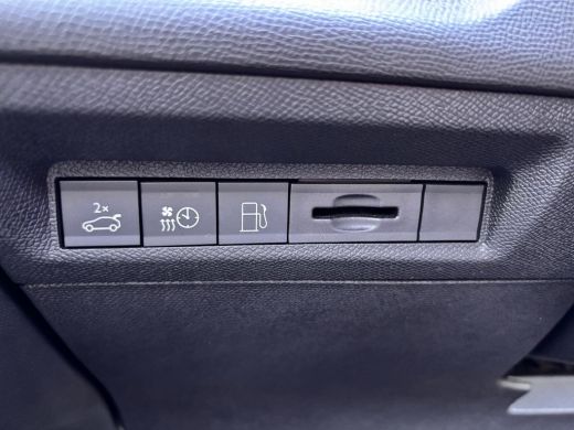 Peugeot 408 1.6 HYbrid GT 180PK Automaat | Glazen Schuif/Kantel-dak | Camera V + A | 20" Licht Metaal | Apple... ActivLease financial lease