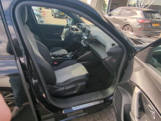 Peugeot e-2008 EV GT 50 kWh | Automaat | Navigatie | Camera | Panorama/schuifdak | Fase 3 | 40.000km | Stoelverw... ActivLease financial lease